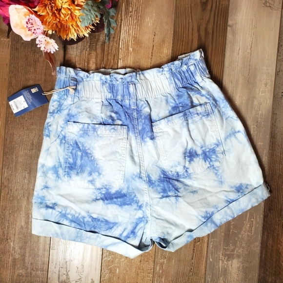 NWT Universal Thread Women's High Rise Denim Shorts Blue Tie Dye Size Small - Picture 5 of 16